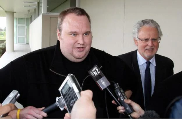 Kim Dotcom tuż po opuszczeniu aresztu - jakie będą jego dalsze losy?