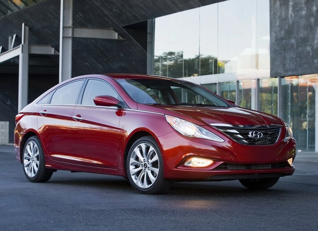 Hyundai Sonata z 2011 r. Hyundai Sonata z 2011 r.