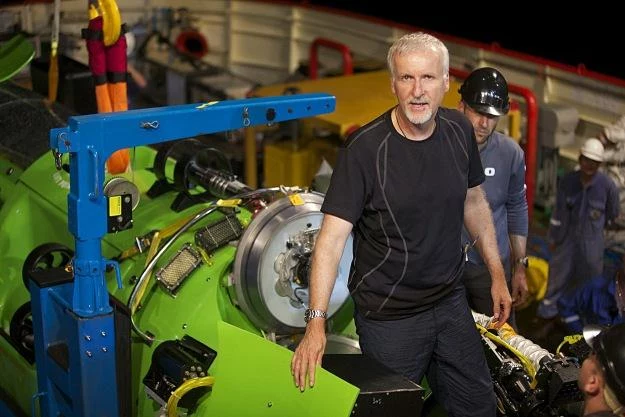 James Cameron na tle Deepsea Challenger