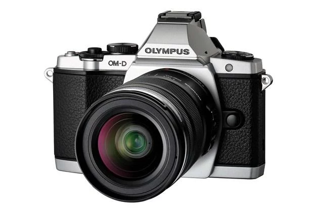 Olympus OM-D E-M5 wyróżnia się oryginalnym desiganem w stylu retro