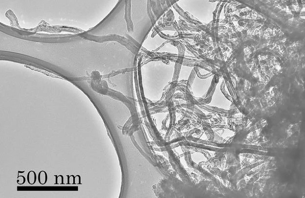 Nanorurki - obraz spod mikroskopu świetlnego.   Fot. NASA