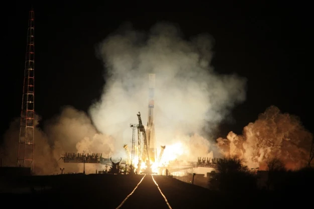 Rakieta Soyuz startuje z kosmodromu Baikonur