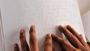 Zestaw nakładek opisanych alfabetem Braille'a do urządzeń biurowych