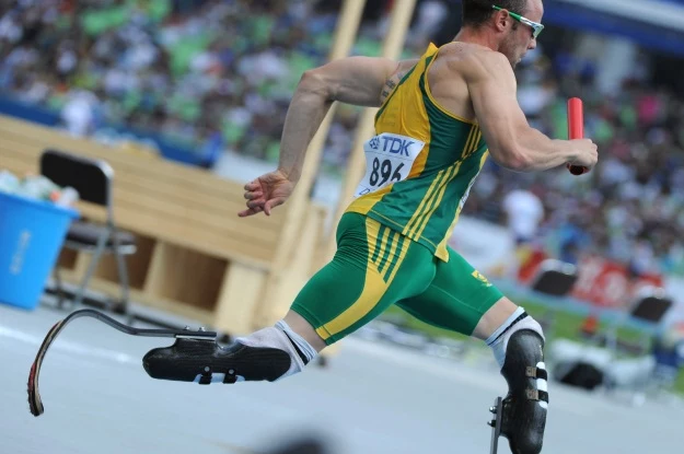 Oscar Pistorius, mimo że biega na protezach, chce startować ze zdrowymi zawodnikami