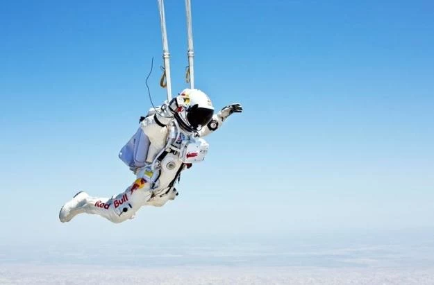 Skoczek pomknie z prędkością 1130 km/h.   Fot. Red Bull