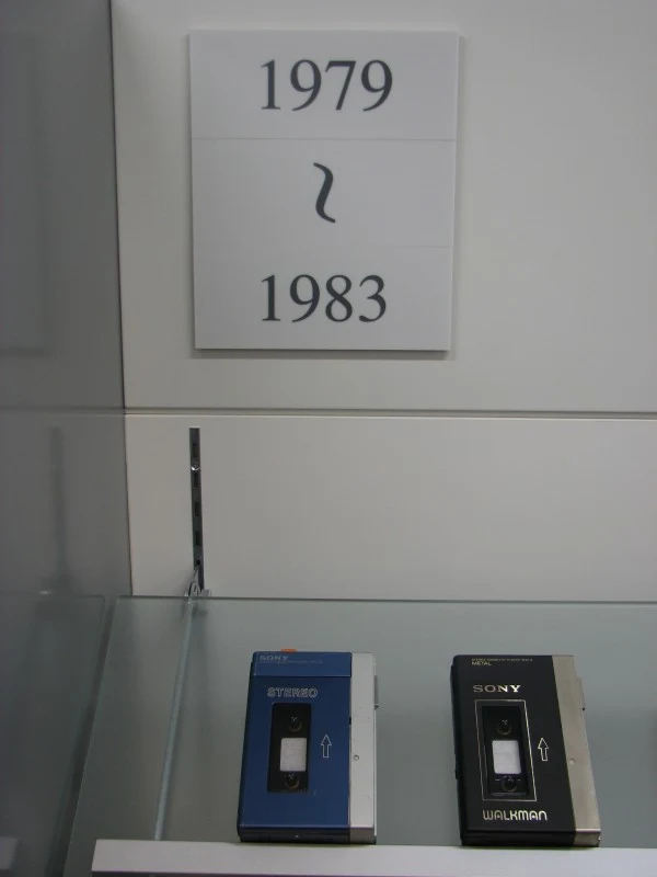 Rok 1979. Na rynek trafia przenośny magnetofon o nazwie Sony Walkman.