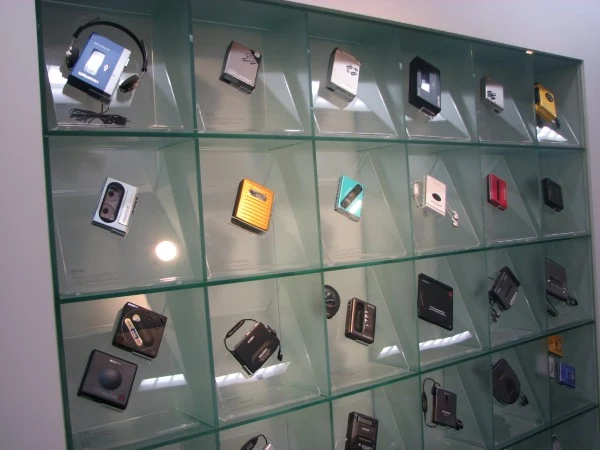 Walkman stworzył podwaliny pod współczesne odtwarzacze przenośne.