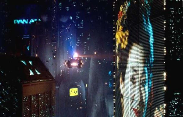 "Łowca androidów" - rok 2019. Pewnych rzeczy w 1982 r, nie przewidziano - np. bankructwa Pan-am