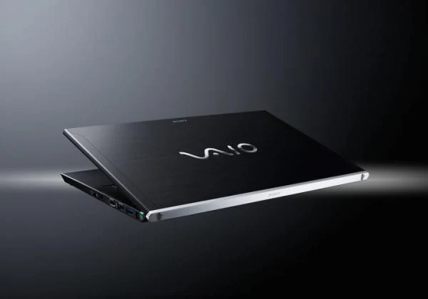 Sony VAIO - cienkie i płaskie notebooki z serii Z są łatwe do noszenia, a ich waga to zaledwie niecałe 1,2 kg