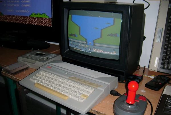 Atari 65 XE oraz "River Raid" - to kiedyś było marzenie wielu Atari 65 XE oraz "River Raid" - to kiedyś było marzenie wielu