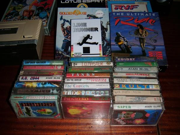 Kto jeszcze ma taką kolekcję kaset z grami (oryginalnymi) w domu? Kto jeszcze ma taką kolekcję kaset z grami (oryginalnymi) w domu?