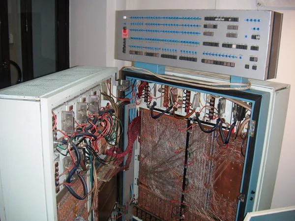 A to wnętrze komputera Odra 1305 A to wnętrze komputera Odra 1305