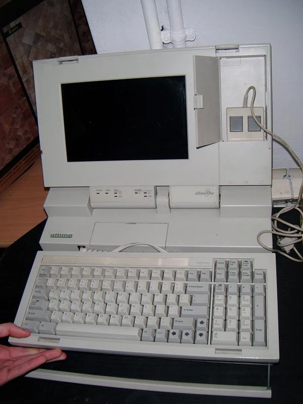 To się nazywa komputer przenośny - wszystko w jednym, można spakować i bez problemów przenieść dalej To się nazywa komputer przenośny - wszystko w jednym, można spakować i bez problemów przenieść dalej