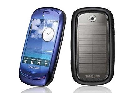 Blue Earth - alternatywa dla ładowarek? Z tyłu widać panel słoneczny Blue Earth - alternatywa dla ładowarek? Z tyłu widać panel słoneczny