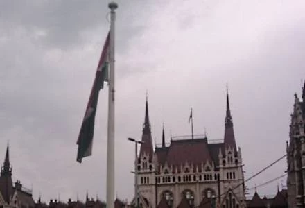 Parlament w Budapeszcie. HTC Magic robi poprawne zdjęcia tylko za dnia