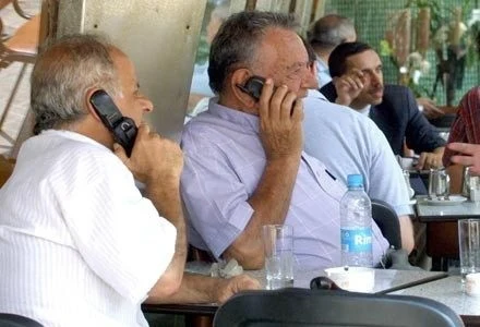 Seniorzy często dostają w ofercie telefony napakowane zbędnymi gadżetami Seniorzy często dostają w ofercie telefony napakowane zbędnymi gadżetami