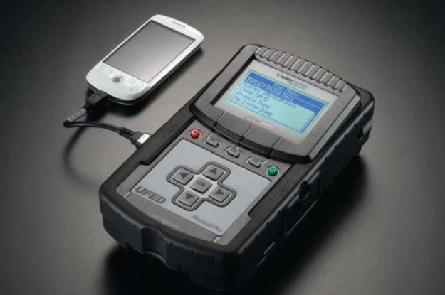 Universal Forensic Extraction Device - czyli policja w moim telefonie Universal Forensic Extraction Device - czyli policja w moim telefonie