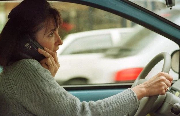 Dla niektórych kierowców jeden telefon to za mało... Dla niektórych kierowców jeden telefon to za mało...