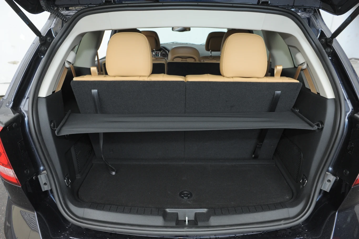 Przy komplecie pasażerów maleje do 145 l, ale to całkiem niezły wynik.