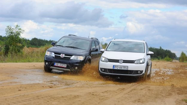 Fiat standardowo jest autem 7-osobowym. VW za 2 dodatkowe miejsca wymaga dopłaty.