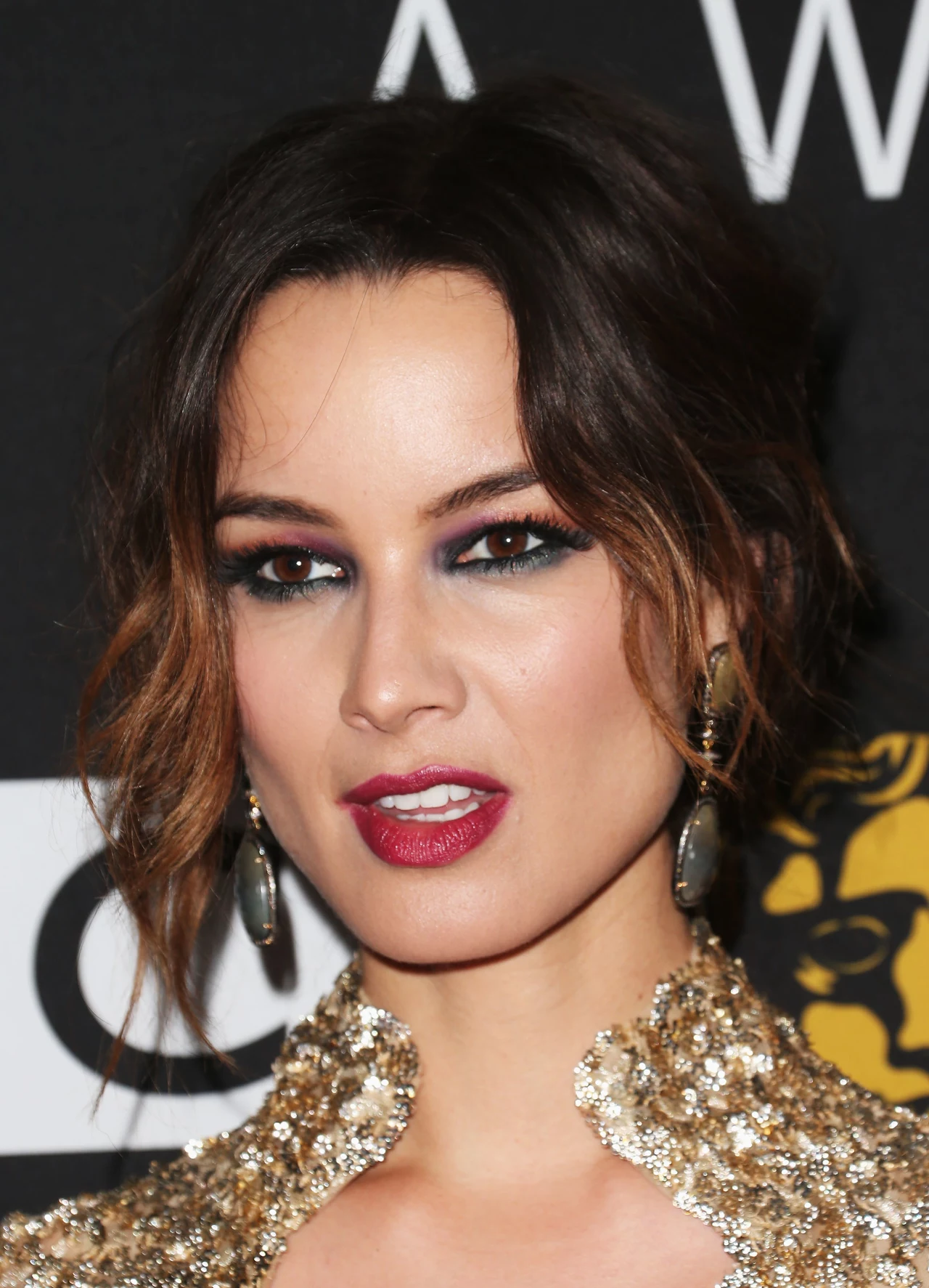 Berenice Marlohe w złotej sukni Berenice Marlohe w złotej sukni