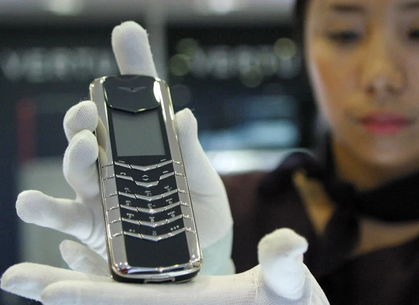 Wart ponad 2,5 tys. dolarów telefon, który doskonale sprzedaje się m.in. w Chinach.