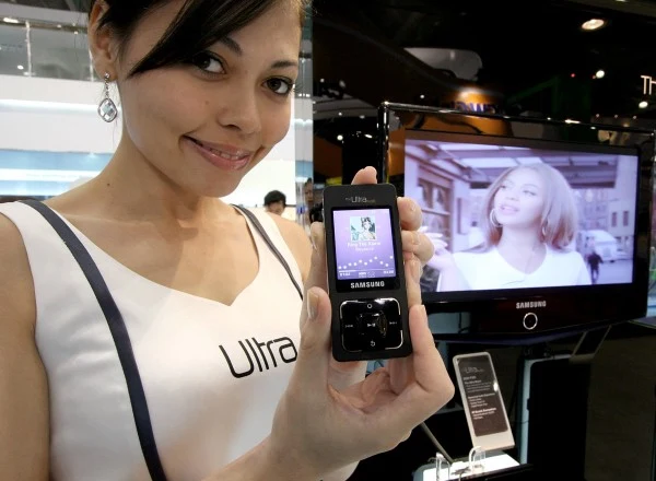 Targi CommunicAsia 2007 w Singapurze. Azja to jeden z najważniejszych rynków dla branży telefonii komórkowej.