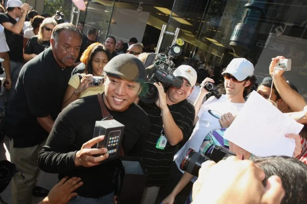 Stało się! Oto jedna z pierwszych osób, które kupiły iPhone'a.