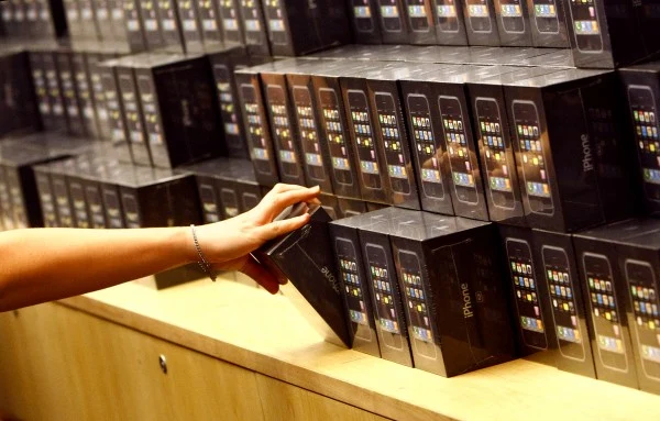 Brytyjczycy i Niemcy już dostali swoje egzemplarze. Francuzi muszą jeszcze poczekać kilka dni. Reszta Europy pozostaje w tyle. Brytyjczycy i Niemcy już dostali swoje egzemplarze. Francuzi muszą jeszcze poczekać kilka dni. Reszta Europy pozostaje w tyle.