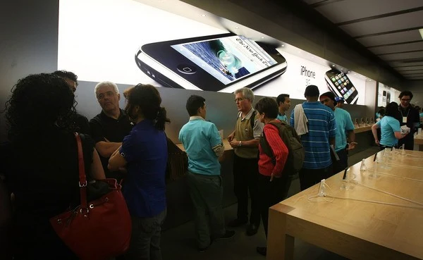 Nowy Jork - te osoby już niedługo kupią nowego iPhone'a.