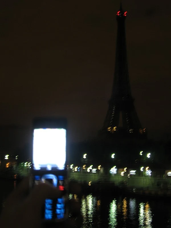 Oglądanie papierowej mapy nocą stanowiłoby pewien problem. W tym przypadku nie ma o nim mowy.