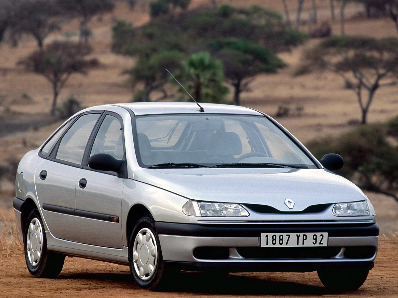 Renault Laguna I - wersja sprzed modernizacji.