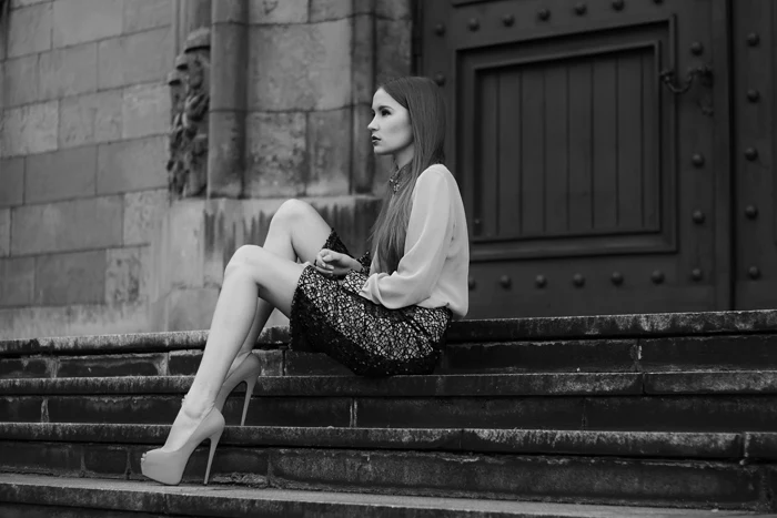 Kobieta w strojach Taraski chce być kusicielką i kobietą niezależną. Chce być delikatna, ale i waleczna. Chce uwodzić, ale nie chce być uprzedmiotowiona