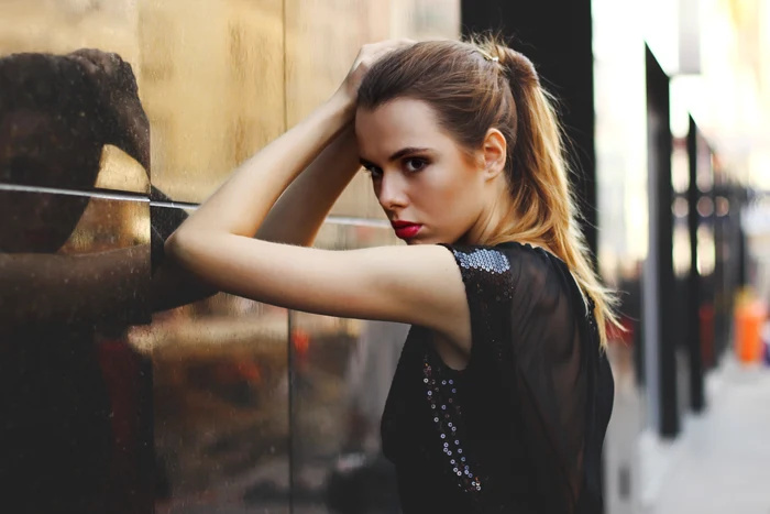 Kobieta w strojach Taraski chce być kusicielką i kobietą niezależną. Chce być delikatna, ale i waleczna. Chce uwodzić, ale nie chce być uprzedmiotowiona