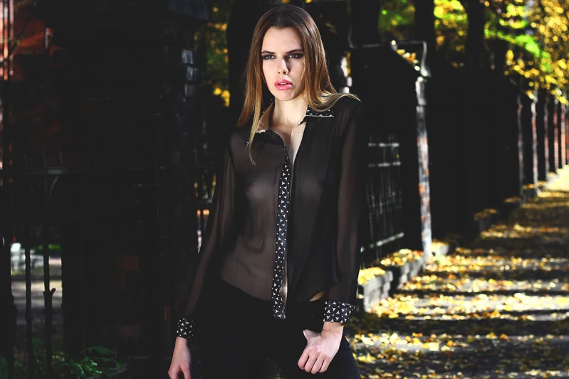 Kobieta w strojach Taraski chce być kusicielką i kobietą niezależną. Chce być delikatna, ale i waleczna. Chce uwodzić, ale nie chce być uprzedmiotowiona