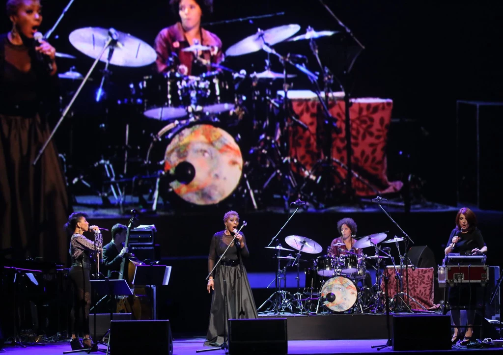 Wokalistki jazzowe Carmen Lundy (środek), Nona Hendryx (L) i Urszula Dudziak (P) podczas koncertu