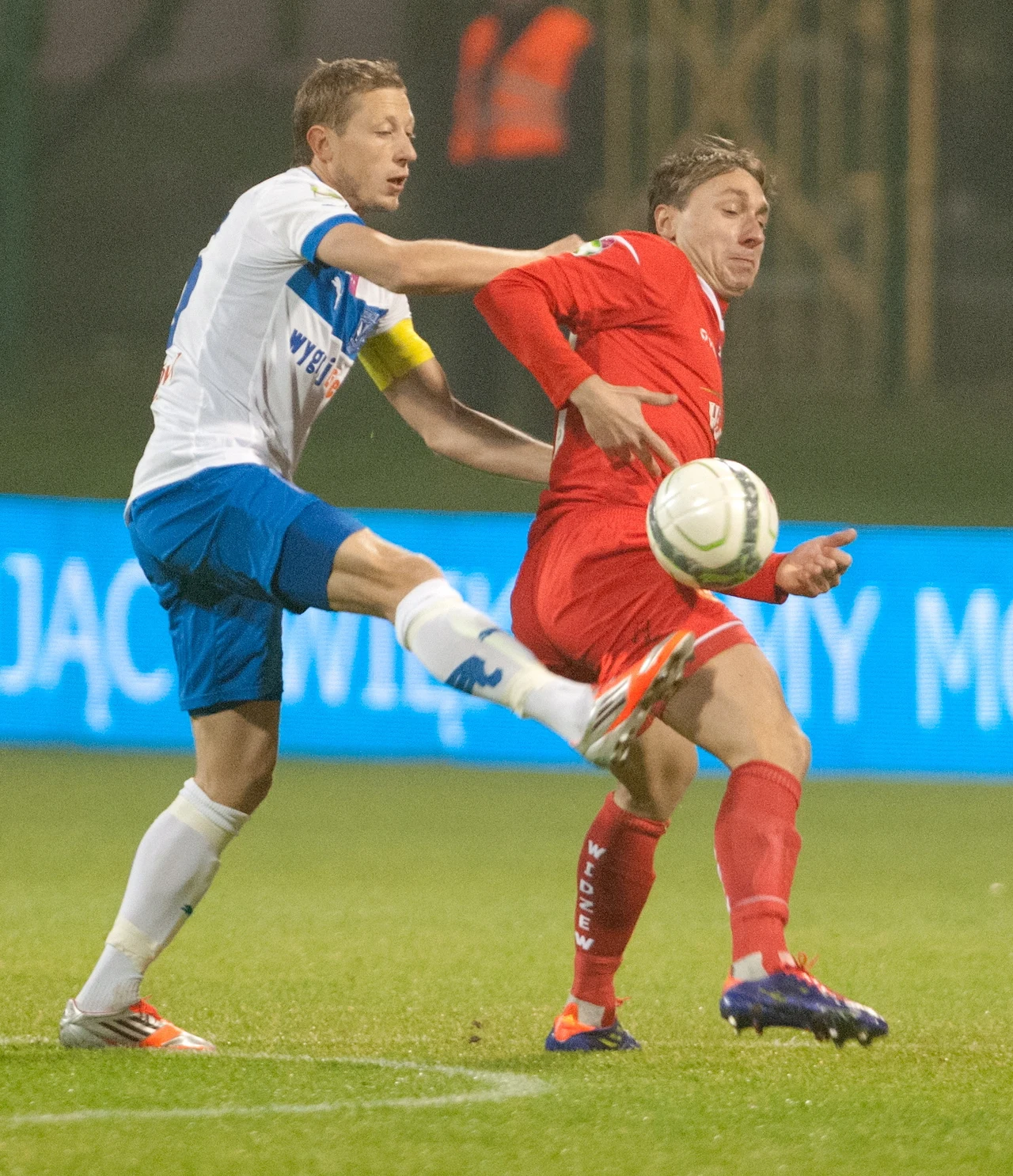 Sebastian Dudek (P) z Widzewa i Rafał Murawski z Lecha
