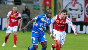 Dejakaridja Kone z Evian i Grzegorz Krychowiak