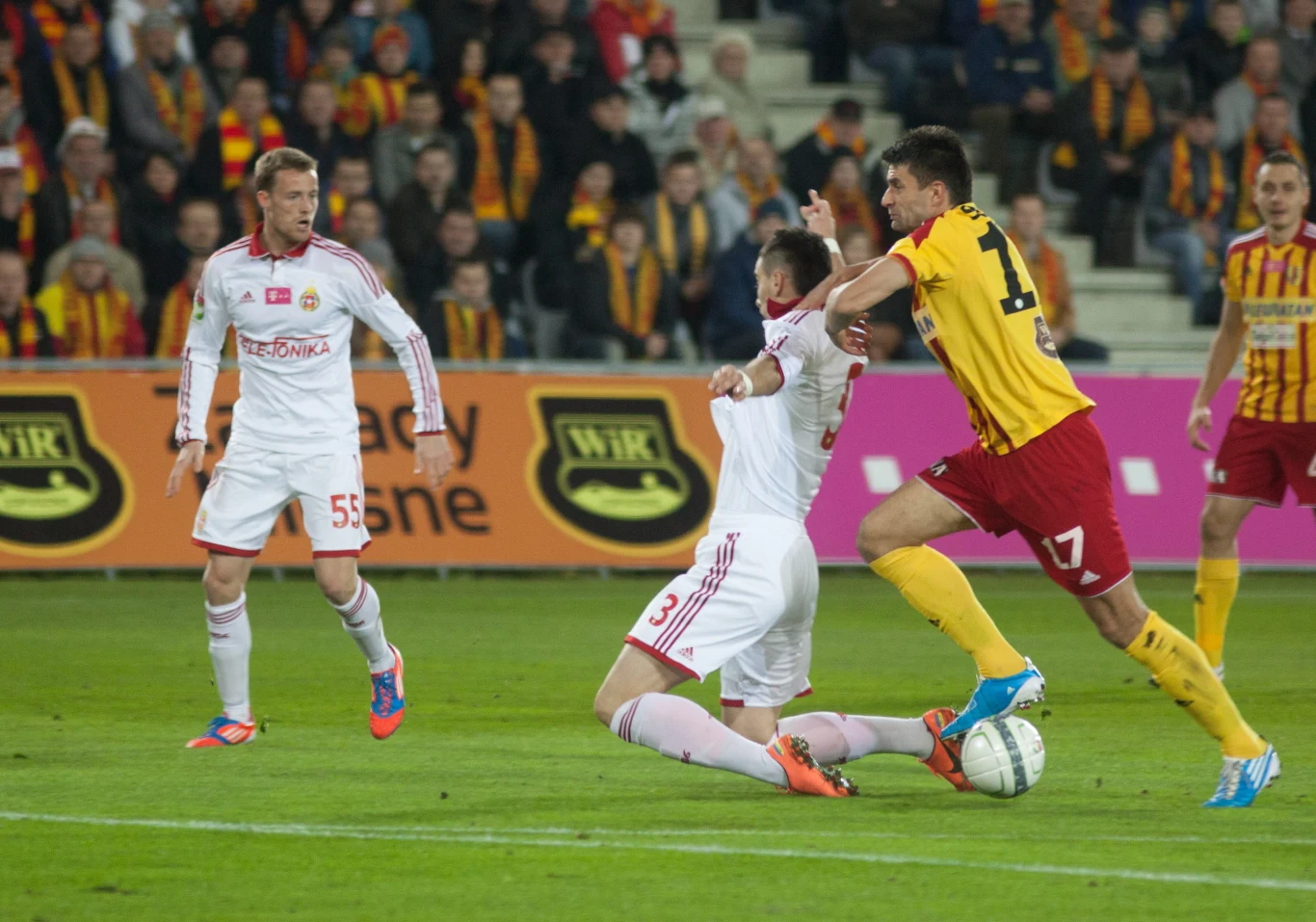 Gola dla Wisły strzelił Cwetan Genkow, a do wyrównania doprowadził w doliczonym czasie gry Maciej Korzym.