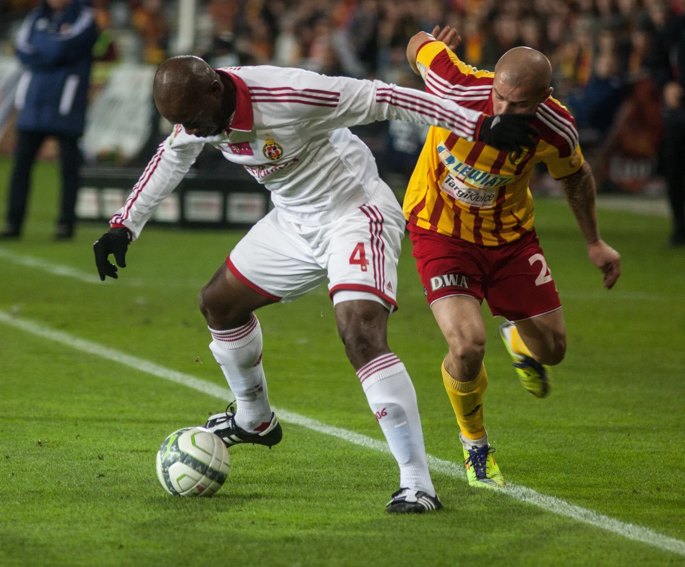 Gola dla Wisły strzelił Cwetan Genkow, a do wyrównania doprowadził w doliczonym czasie gry Maciej Korzym.