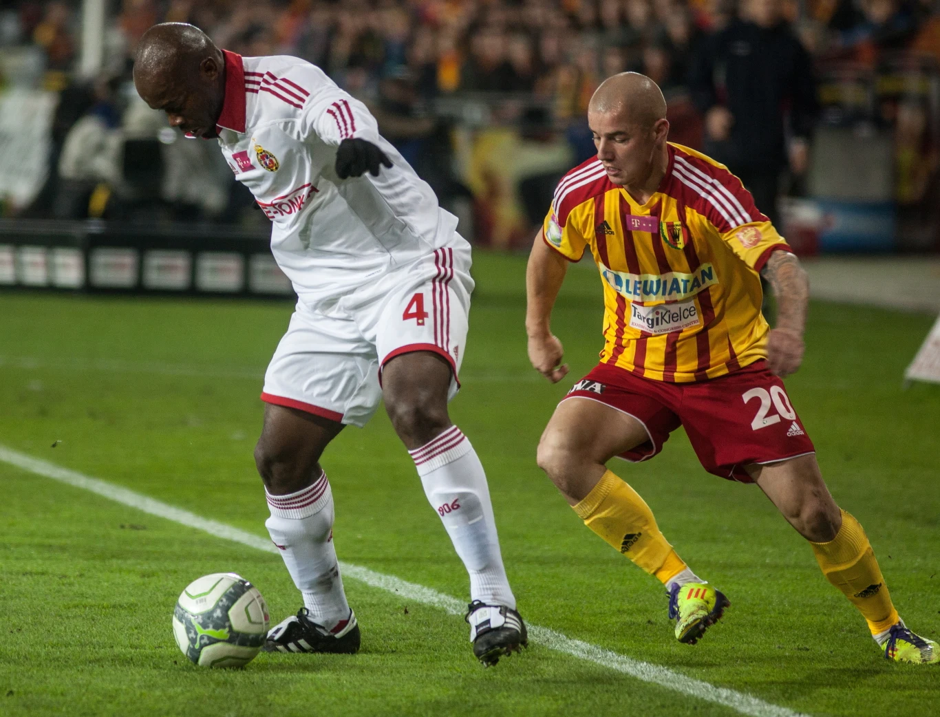 Gola dla Wisły strzelił Cwetan Genkow, a do wyrównania doprowadził w doliczonym czasie gry Maciej Korzym.