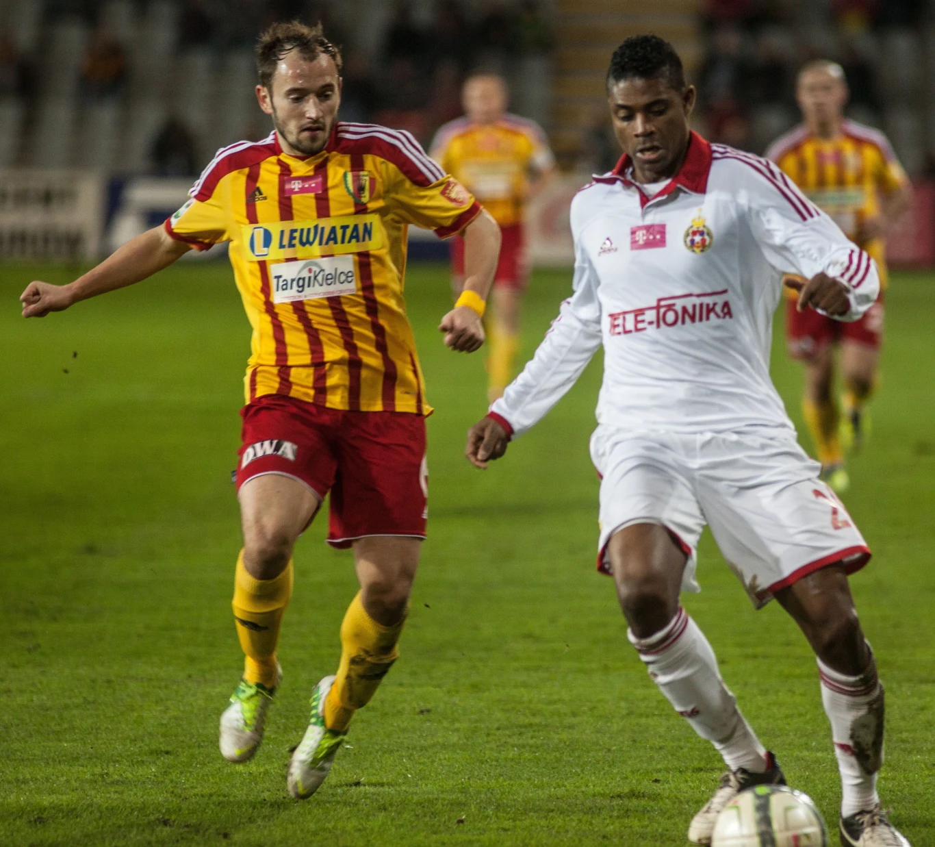 Gola dla Wisły strzelił Cwetan Genkow, a do wyrównania doprowadził w doliczonym czasie gry Maciej Korzym.