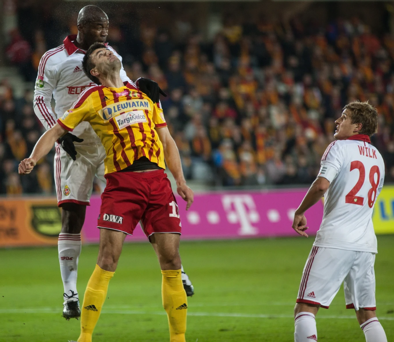 Gola dla Wisły strzelił Cwetan Genkow, a do wyrównania doprowadził w doliczonym czasie gry Maciej Korzym.