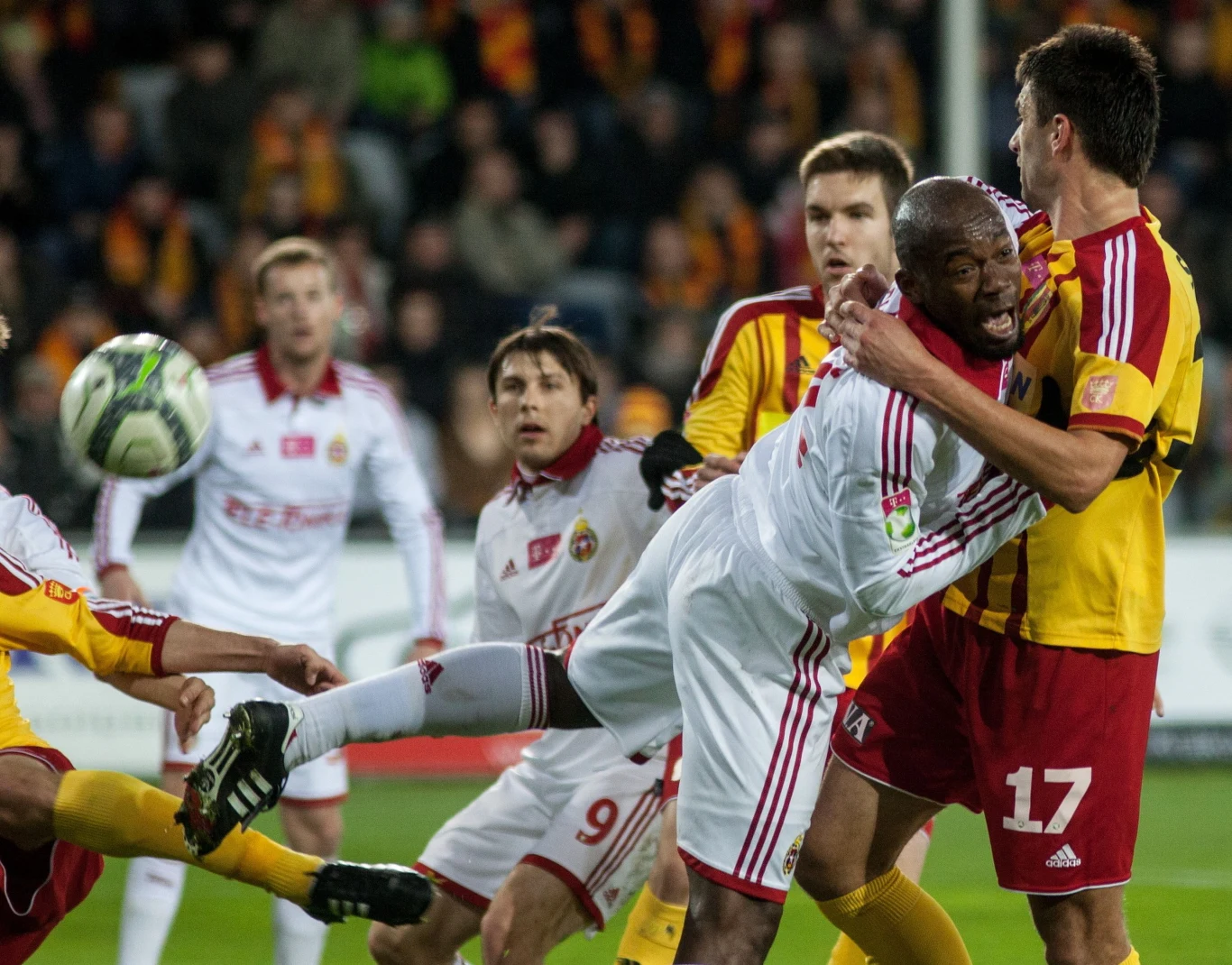 Gola dla Wisły strzelił Cwetan Genkow, a do wyrównania doprowadził w doliczonym czasie gry Maciej Korzym.