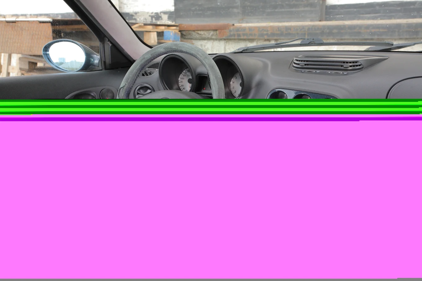 Wnętrze w ogóle nie zdradza przebiegu ok. 300 tys. km. Sportowy akcent: czerwony kluczyk. Wnętrze w ogóle nie zdradza przebiegu ok. 300 tys. km. Sportowy akcent: czerwony kluczyk.