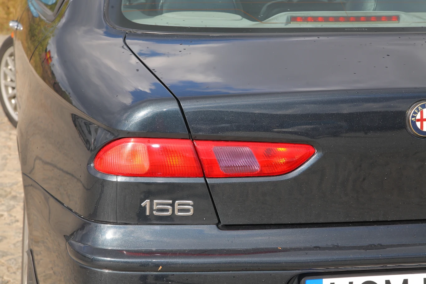 Po usunięciu zacieków, lakier prezentuje się znakomicie. Po usunięciu zacieków, lakier prezentuje się znakomicie.