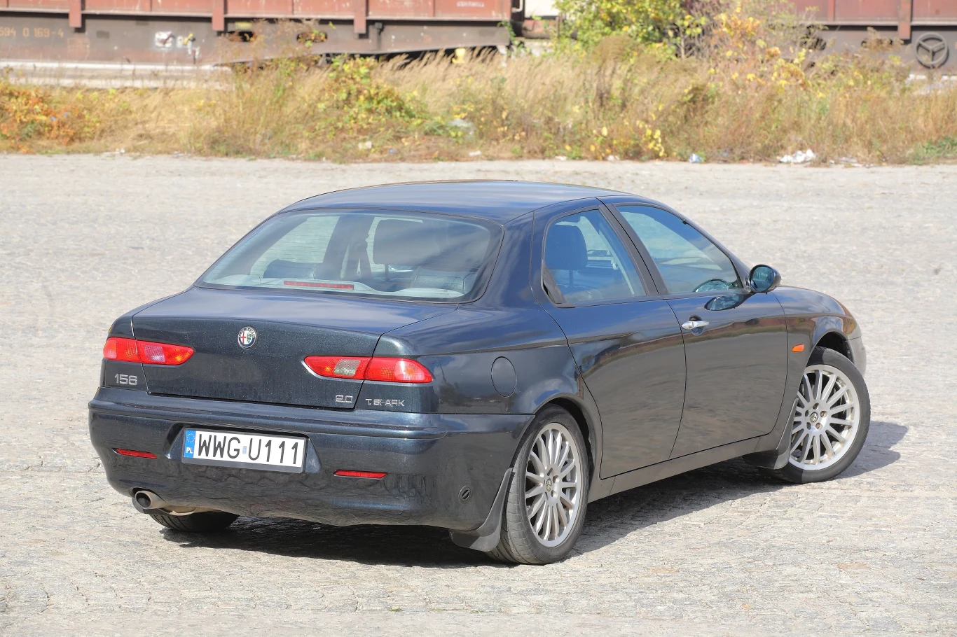 W trzy tygodnie po zakupie tłok wybił dwie dziury w bloku silnika. W trzy tygodnie po zakupie tłok wybił dwie dziury w bloku silnika.