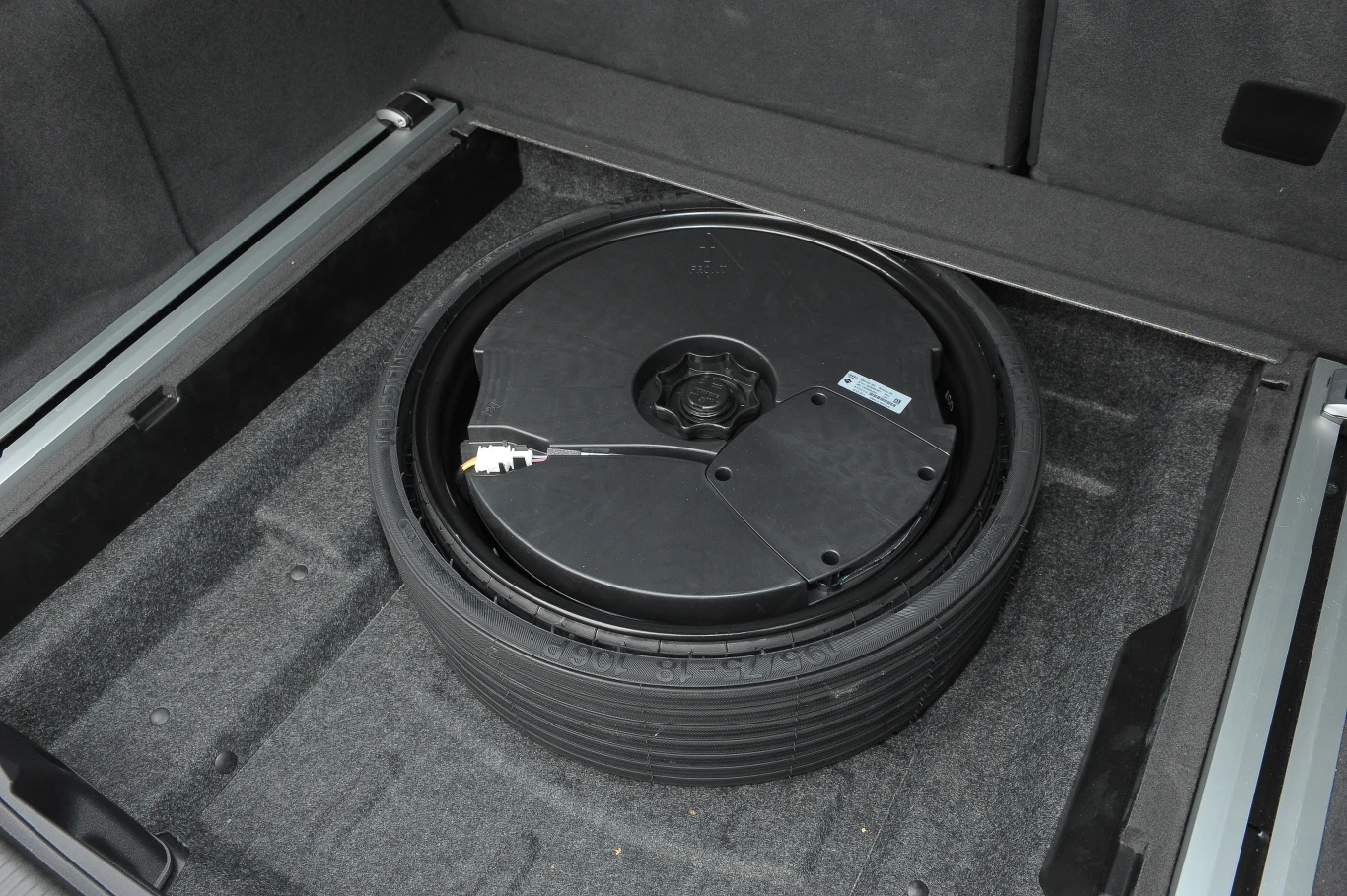 Tylko Audi ma przydatne w SUV-ie koło zapasowe (chociaż jedynie dojazdowe).