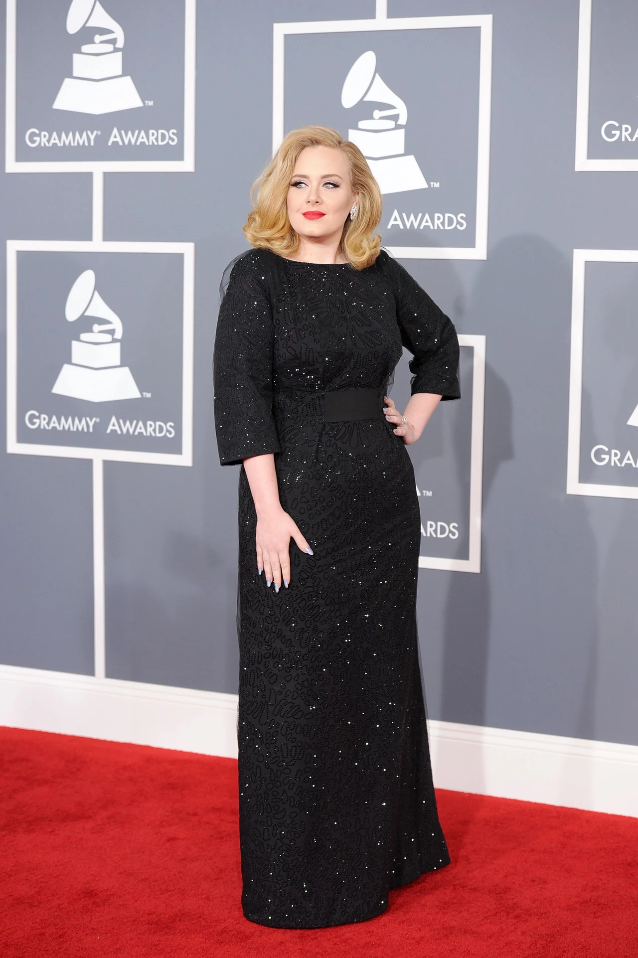 Adele dostała od głównego projektanta domu mody Burberry Christophera Bailey`a propozycję zaprojektowania kolekcji dla kobiet potrzebujących dużych rozmiarów Adele dostała od głównego projektanta domu mody Burberry Christophera Bailey`a propozycję zaprojektowania kolekcji dla kobiet potrzebujących dużych rozmiarów
