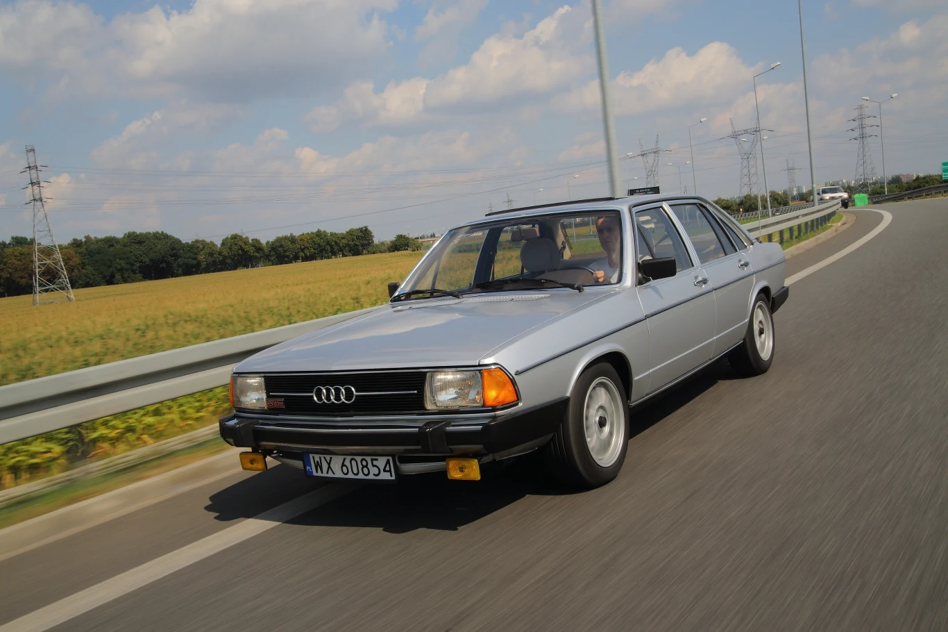 Oznaczenie „5E” informuje, że pod maską pracuje silnik 5-cylindrowy z wtryskiem paliwa. Wersja gaźnikowa o 5 cylindrach nazywała się 5S, a diesel – 5D. Oznaczenie „5E” informuje, że pod maską pracuje silnik 5-cylindrowy z wtryskiem paliwa. Wersja gaźnikowa o 5 cylindrach nazywała się 5S, a diesel – 5D.
